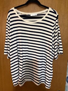 NWOT Women's Navy and Cream Striped Short-Sleeve Tee